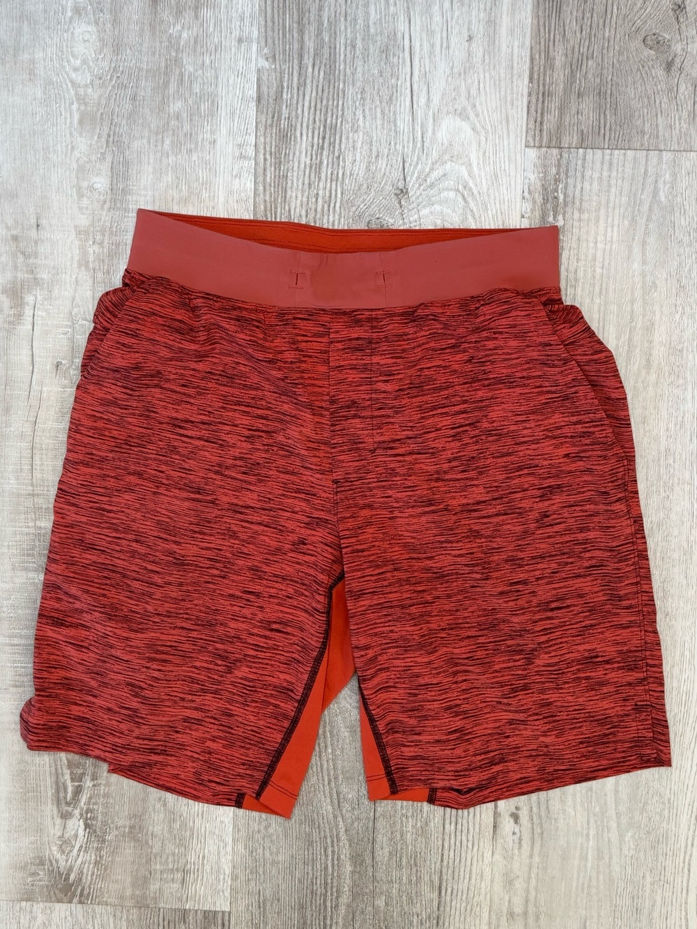 Lululemon T.H.E. Short 9" Linerless
Invert Heather Vintage Vermillion Mens S
